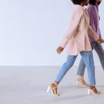 Trendy prosto z wybiegów – jak przenieść je do codziennych stylizacji?